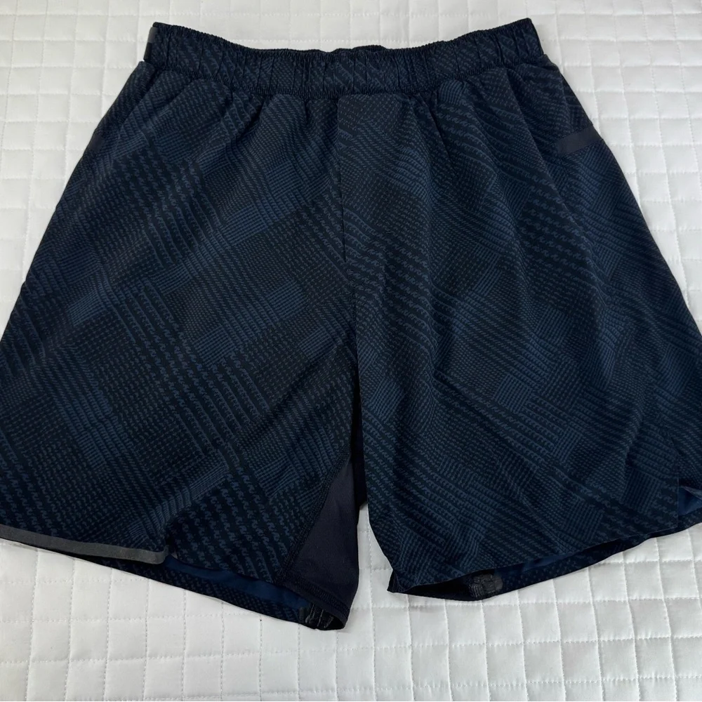 Lululemon Athletica Men's Dark Blue Patterned Athletic Shorts